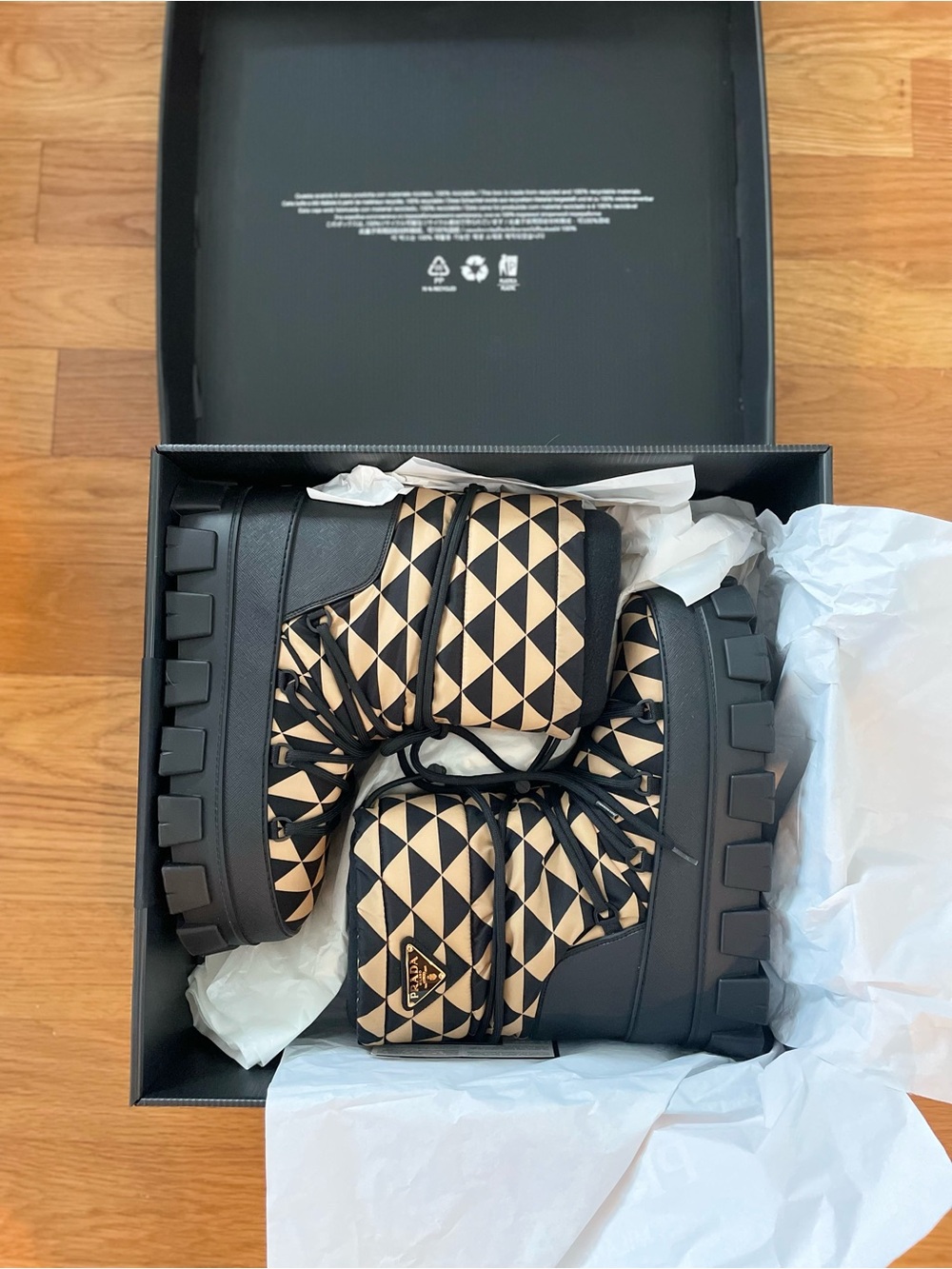 Prada Snow Boots après ski (US size 10/ EU 41)